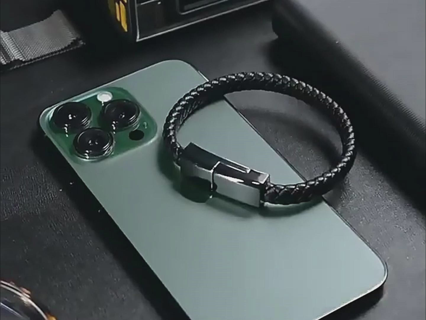 Bracelet Câble de Charge USB - Cuir & Zinc, Compatible iPhone & Android
